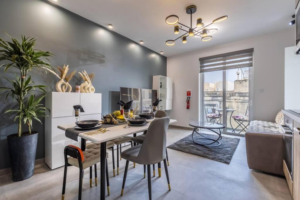 Velvet Noir Apartment By Soea Слима Экстерьер фото